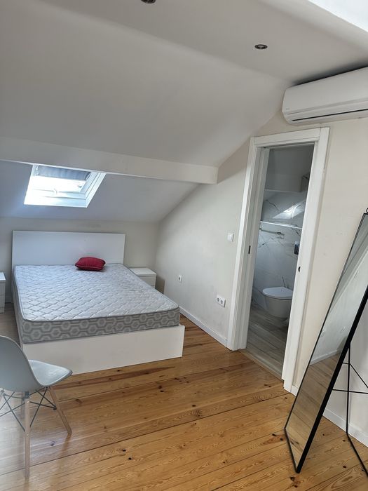 Quarto com casa de banho independente