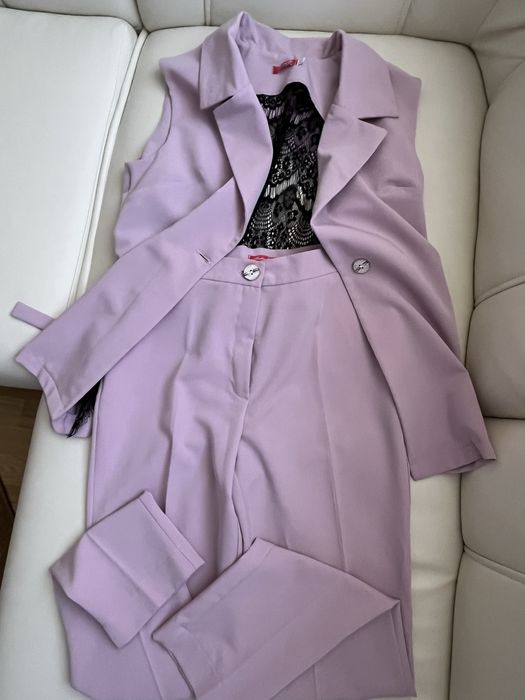 Брючний костюм у ідеальному стані!!! Колір у рази ніжніший ніж на фото