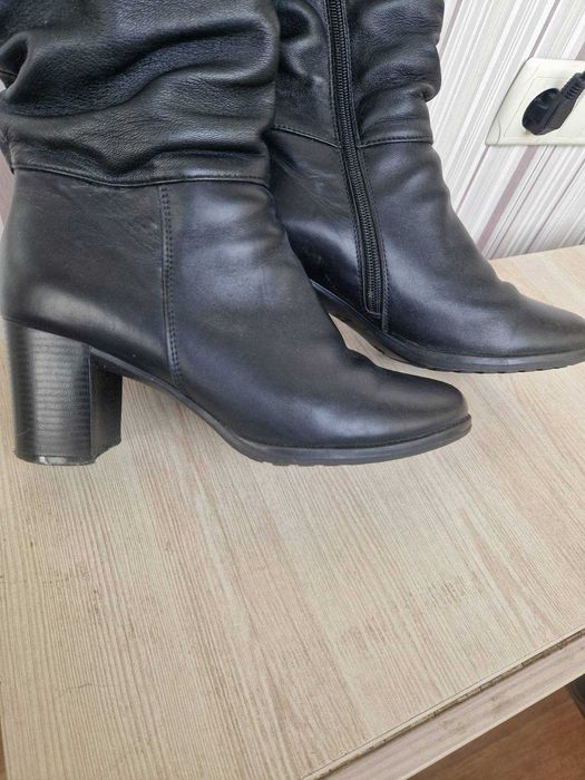 продам зимові кожані чоботи