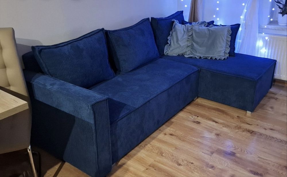 Naroznik z funkcja spania oraz 2 hokery