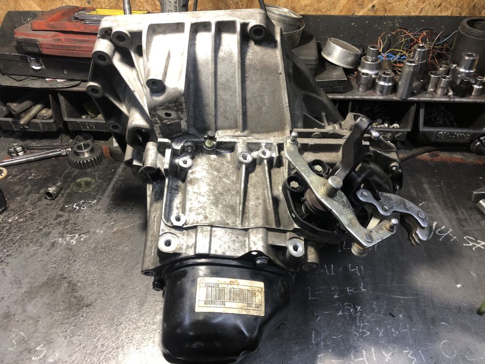 Новая коробка кпп рено дастер дача 1.6 jr5065 320106830R меган jr5396