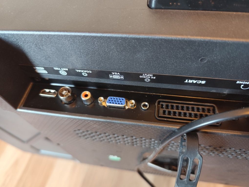 Telewizor Tv LED 39 cali Smart Tech uszkodzony.