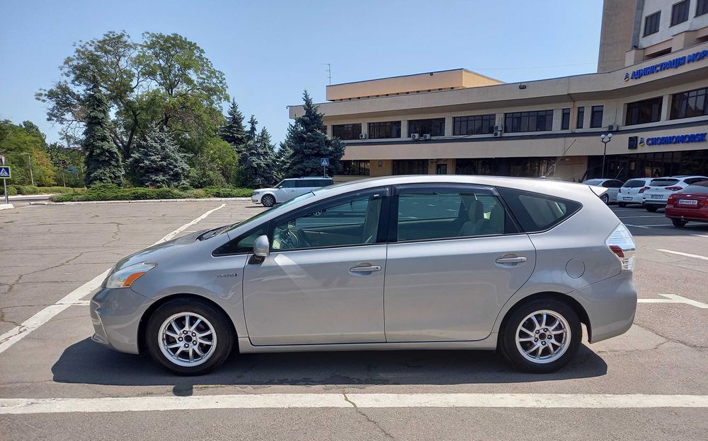 Toyota Prius V универсал 2014