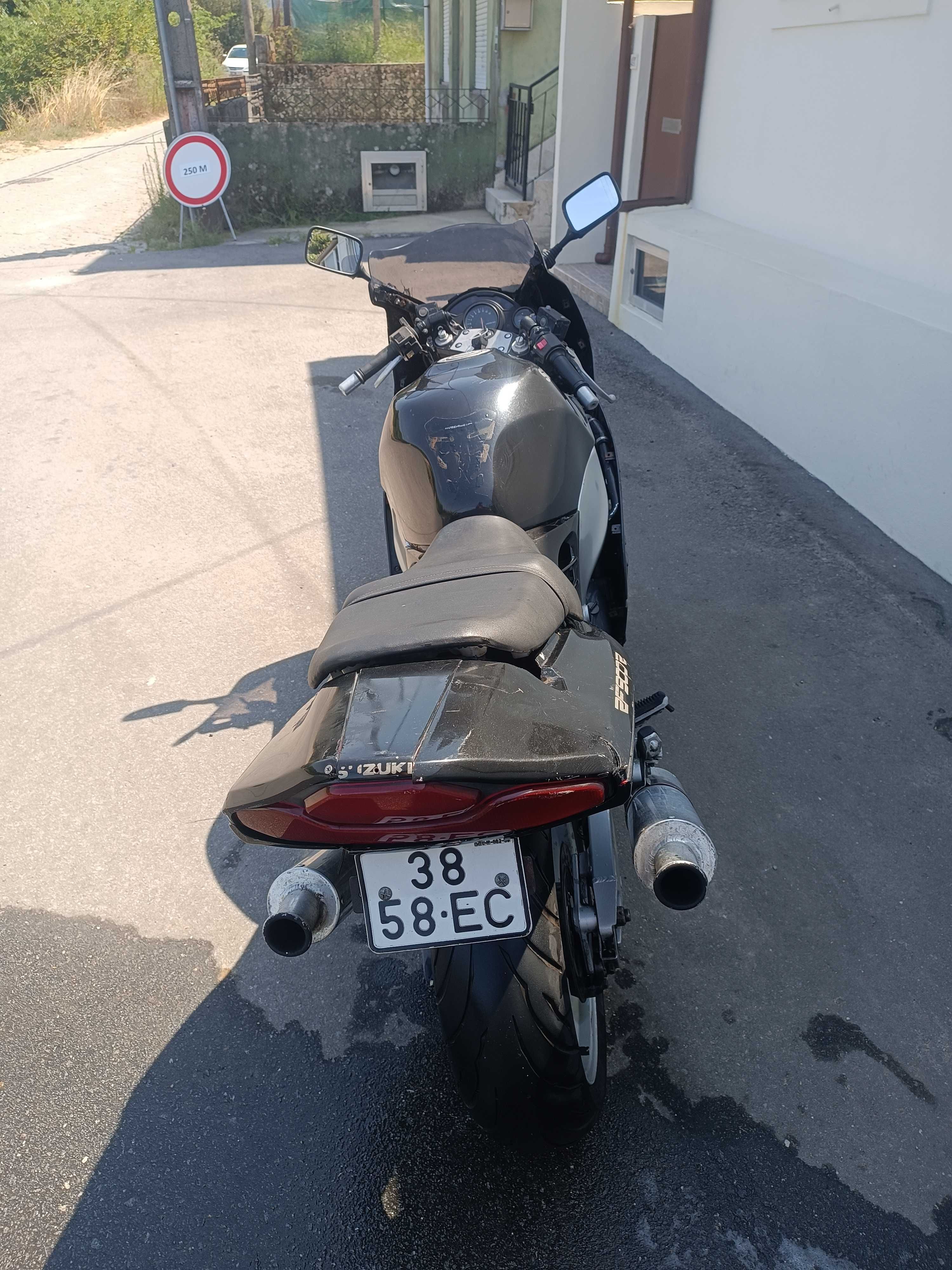 Suzuki rf900r gt73a