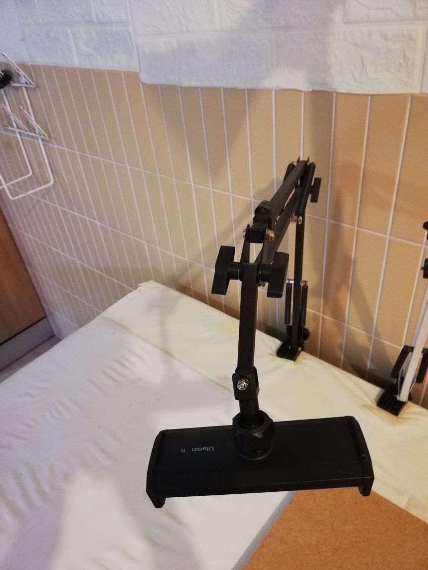 Tripé articulado de mesa para smartphone ou tablet