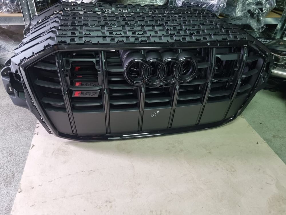 Решетка радиатора  Audi Q7 SQ7 4M рестаил