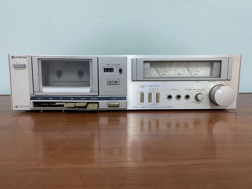 Касетна дека Hitachi D-E10
