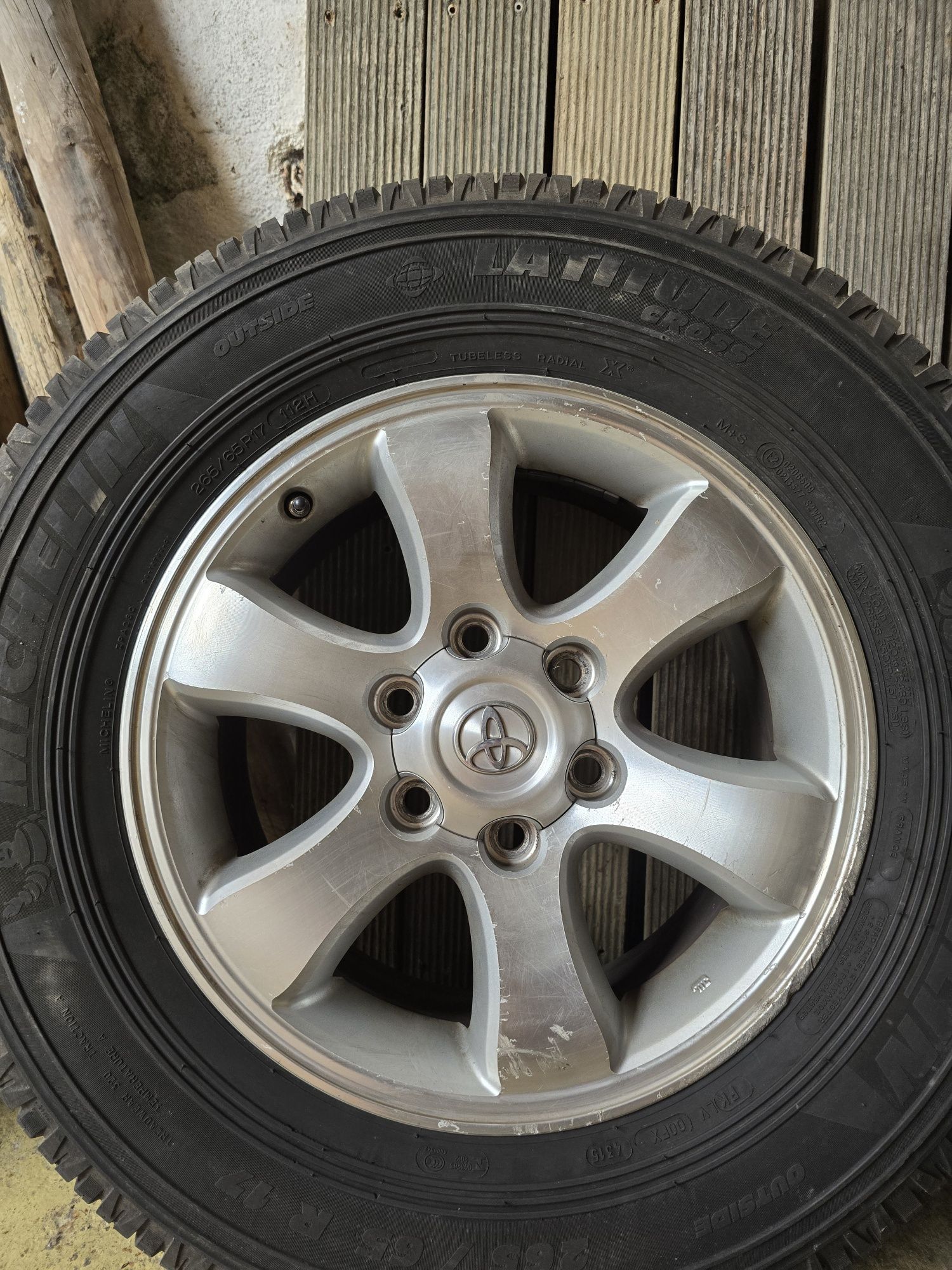 Jantes jipe Toyota 17'' + pneus Michelin