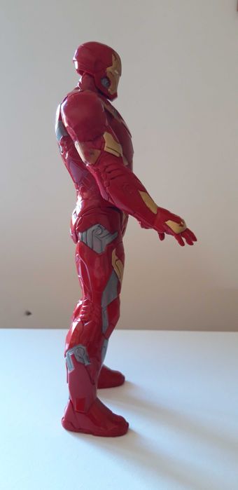 Figura Iron Man, Avengers com sons e palavras