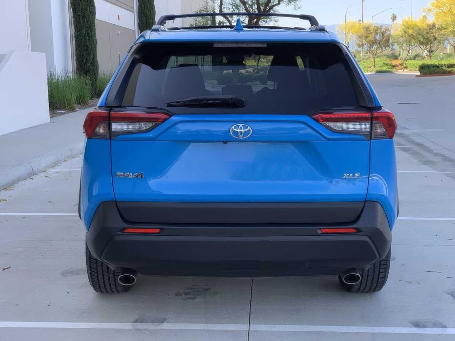 Toyota RAV4 XLE      2019