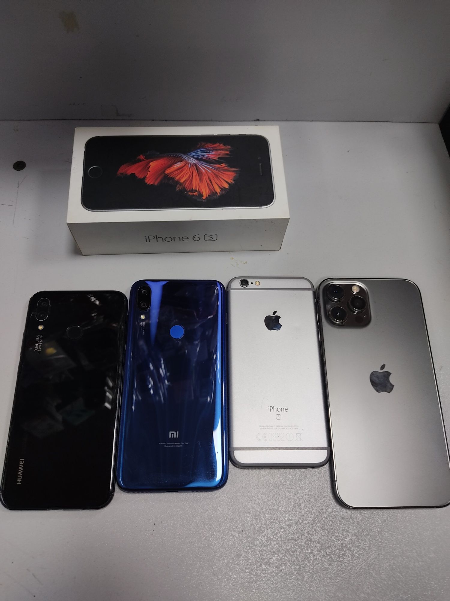 Iphone 12 pro max,mi play