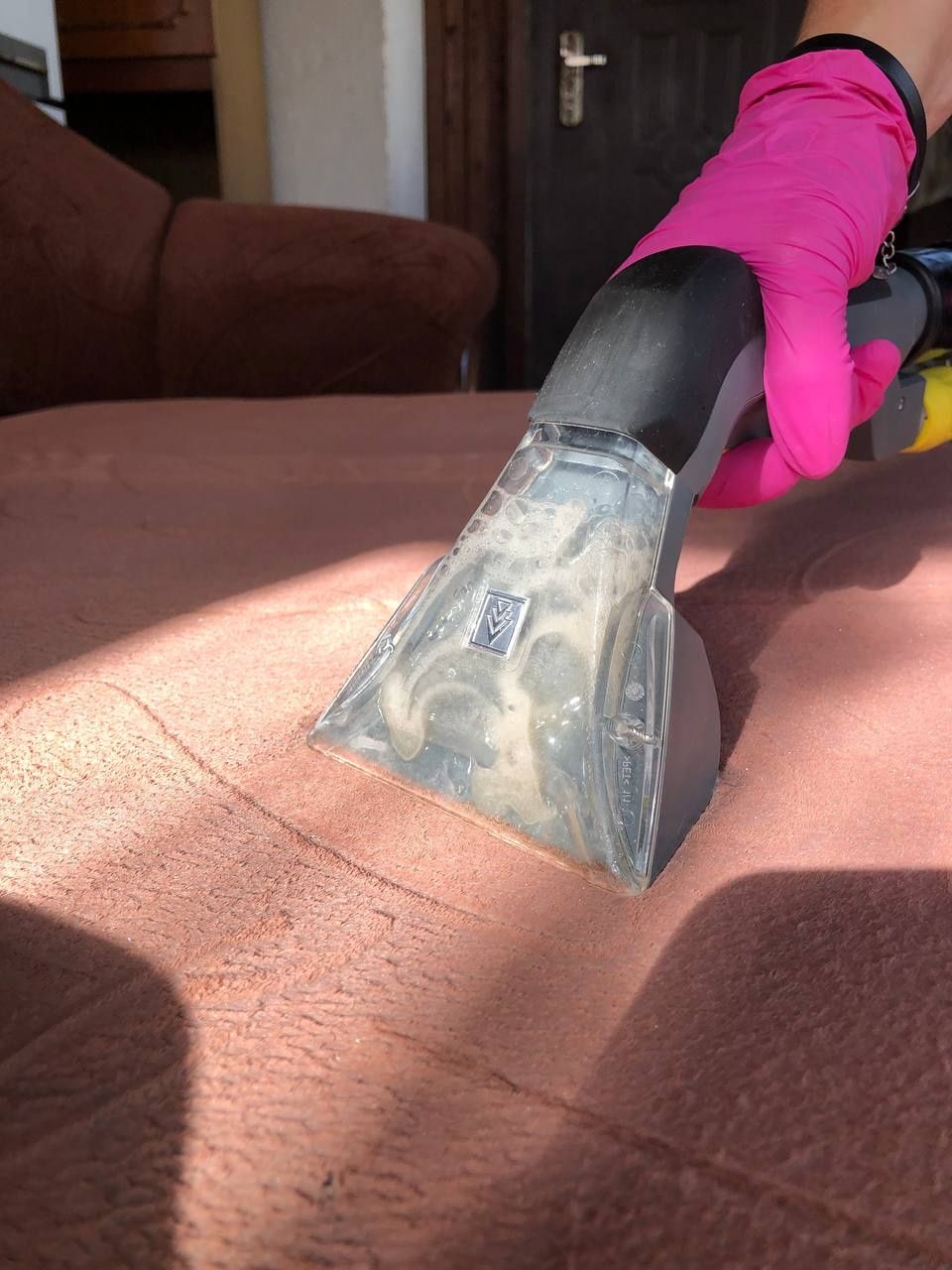 Хімчистка меблів / Оренда миючого пилососа Karcher