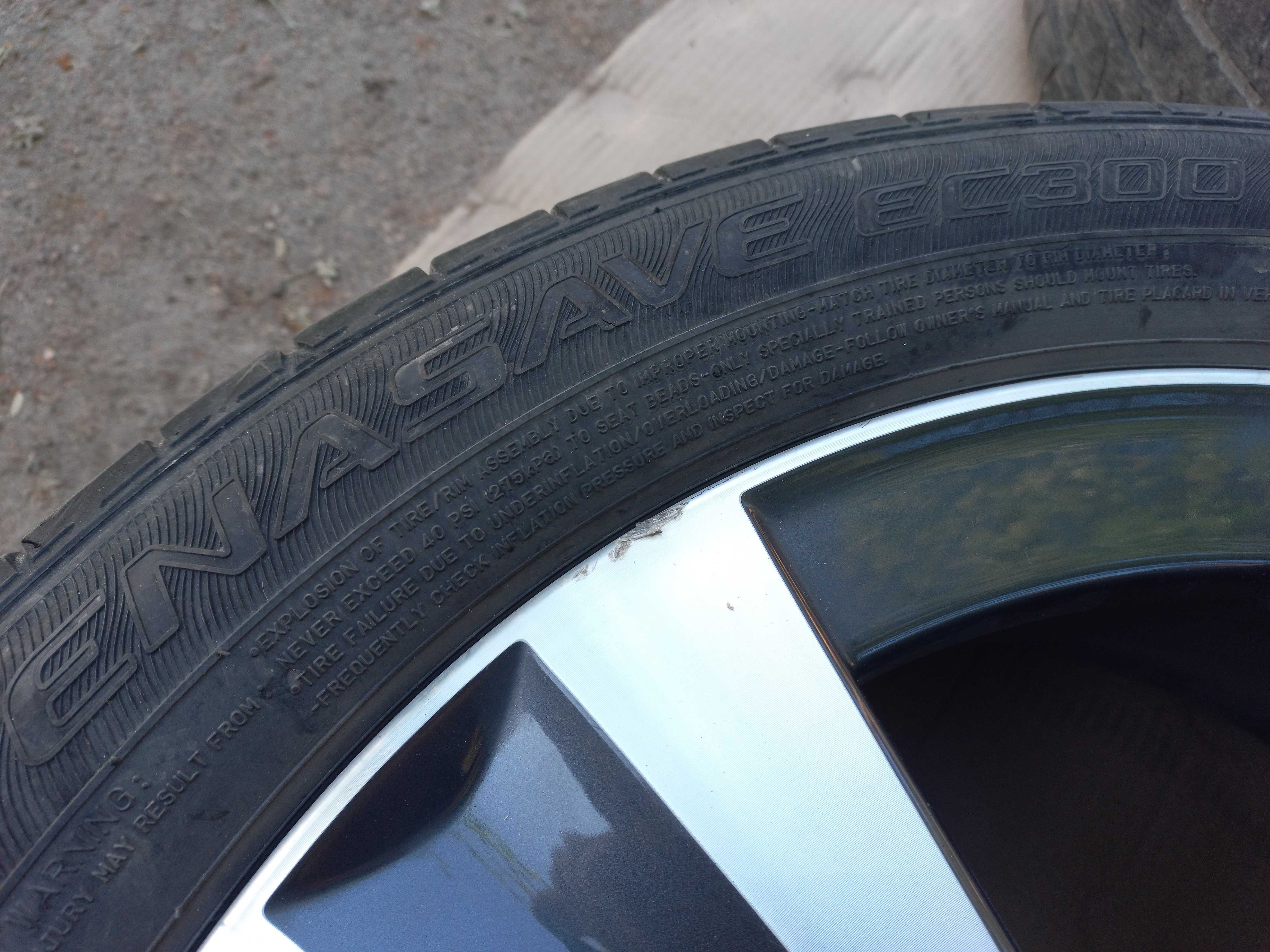 Диски R17 Nissan 5*114.3 з шинами 215/50 R17