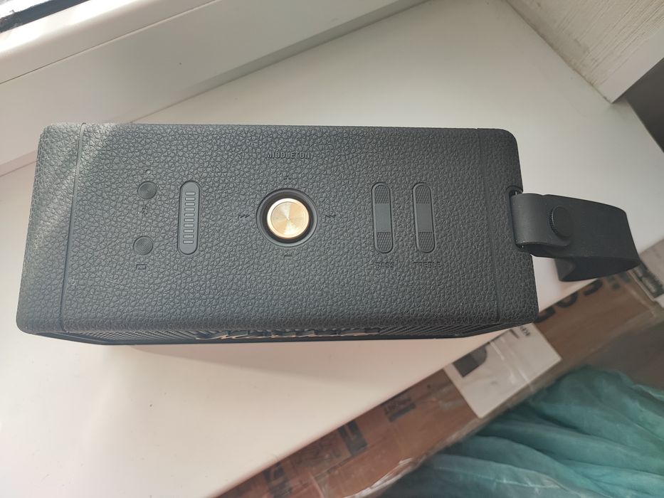 Marshall Middleton Black