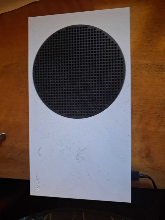 syndyk sprzeda używaną konsolę Konsola to Xbox Series S 512 MB