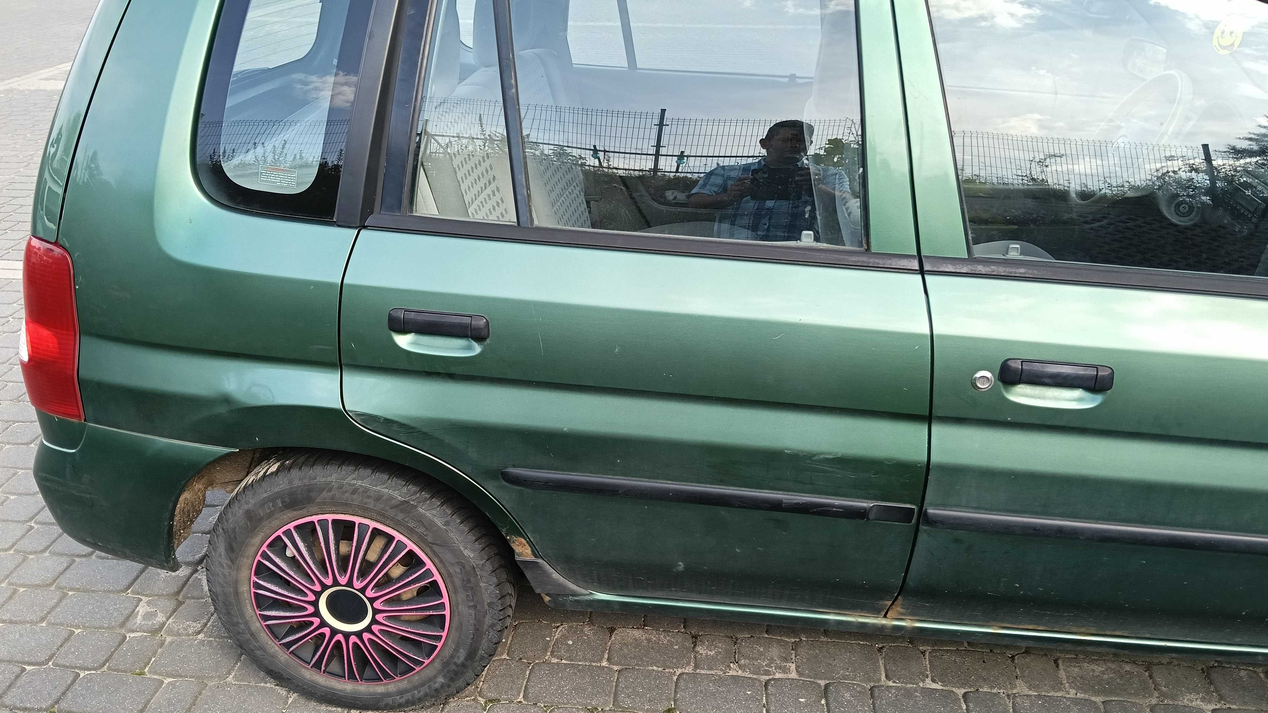 Demio 1,5 benzyna 2001r.