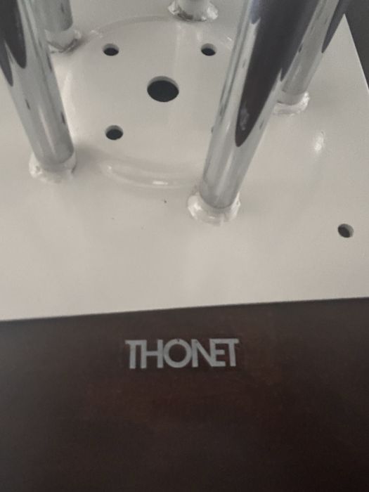 Thonet S1047 stół po renowacji. Średnica blatu 78cm