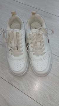 білі жіночі кросівки 36 розмір
