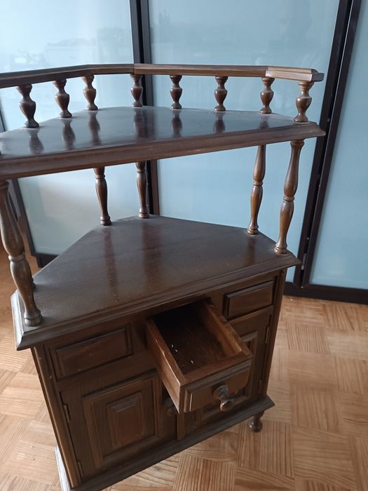 Móvel de canto madeira clássico