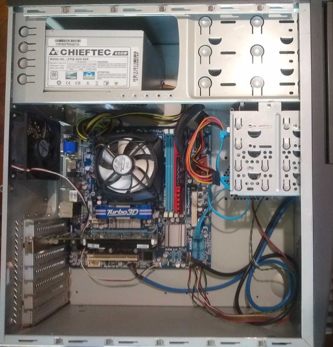 Системный блок•AMD Phenom II X4 840•Radeon HD 7570•16Gb •SSD 256Gb