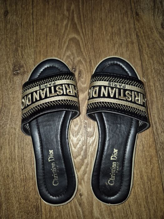 Крутые шлепанцы Christian Dior