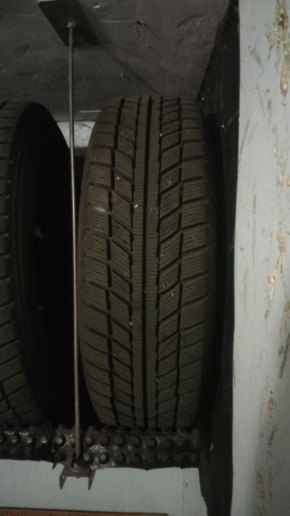 Продам шини  195/65R15