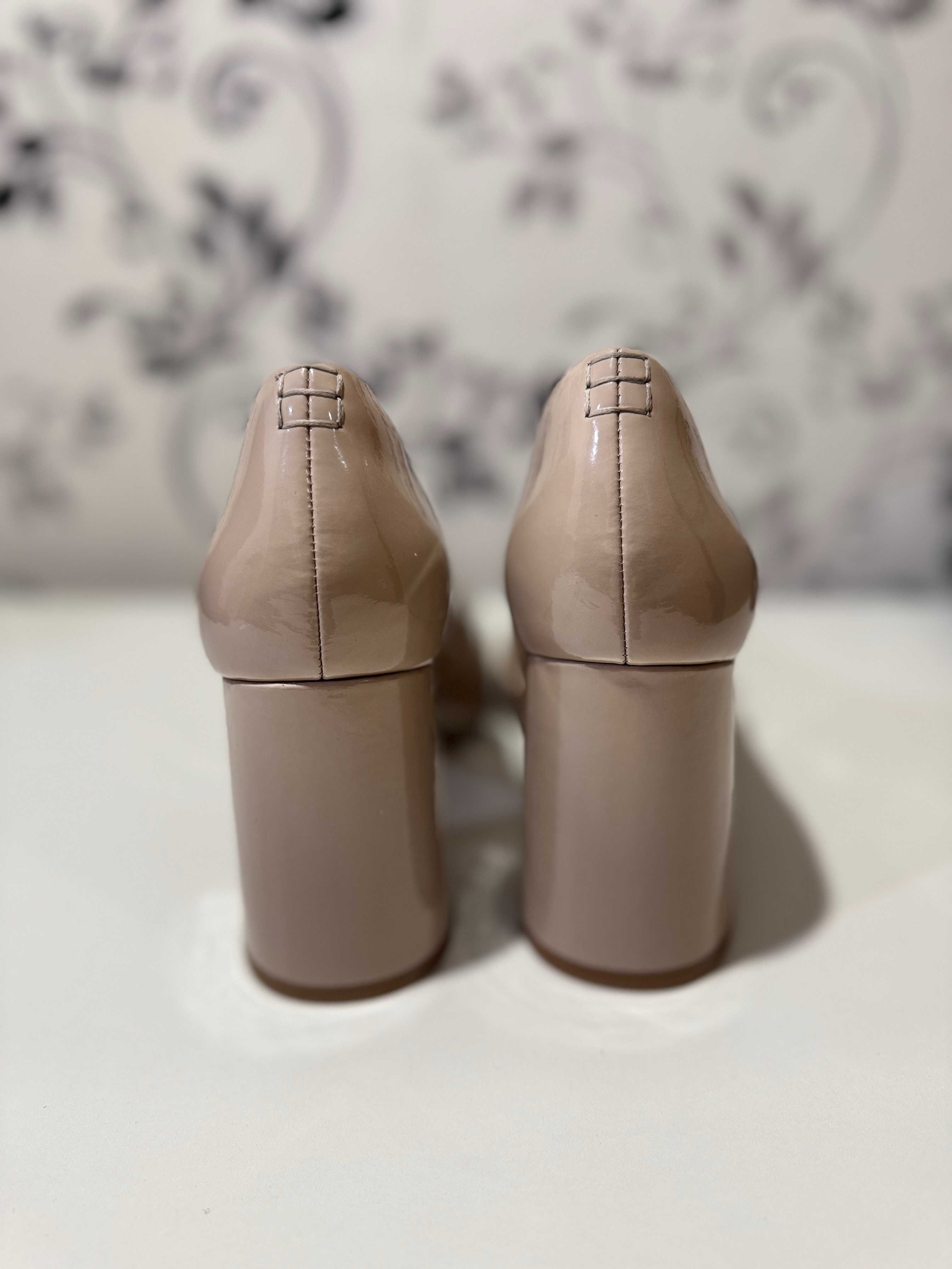 Туфлі жіночі лаковані Clarks, 39.5р