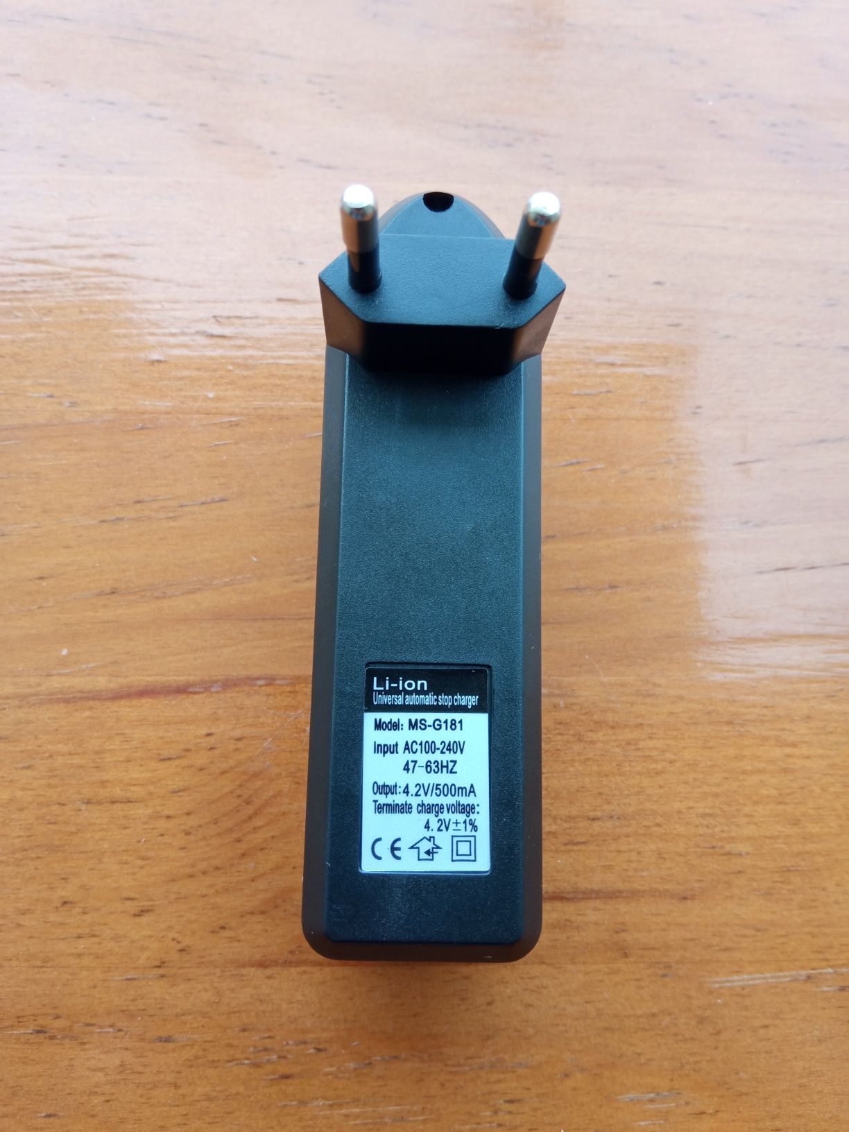 Carregador para baterias 18650 li-ion de 3,7V