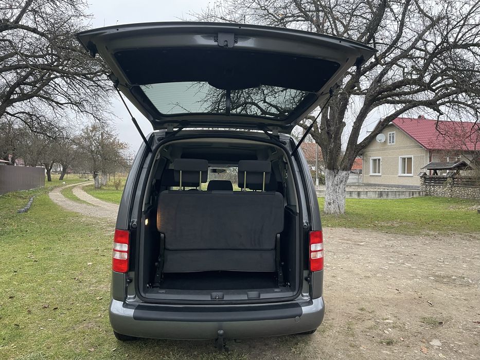 Свіжопригнаний кадді,7 місць