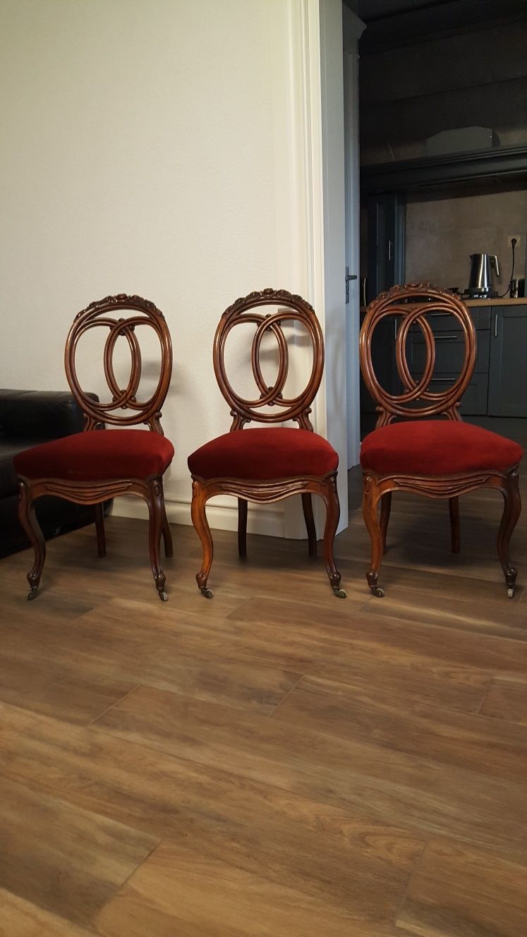 3 pojedyncze piekne krzesła po kapitalnej renowacji tapicerskie