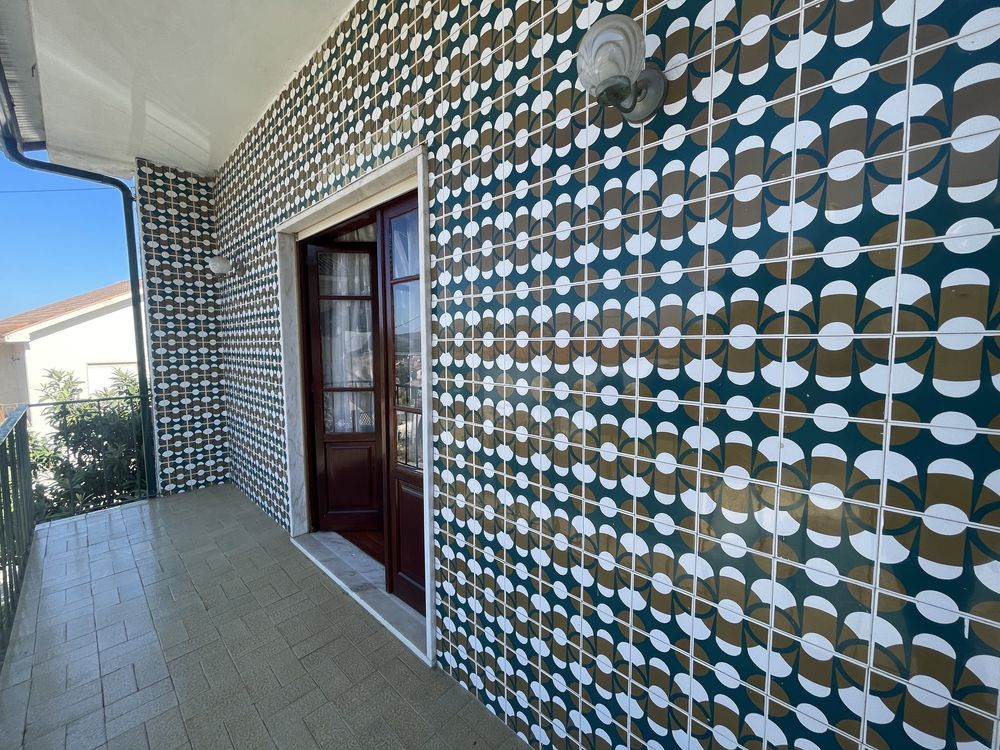 Apartamento T3 - semi mobilado com três frentes
