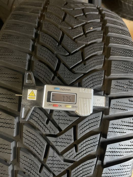R18 235/45 зимові шини з Німеччини.