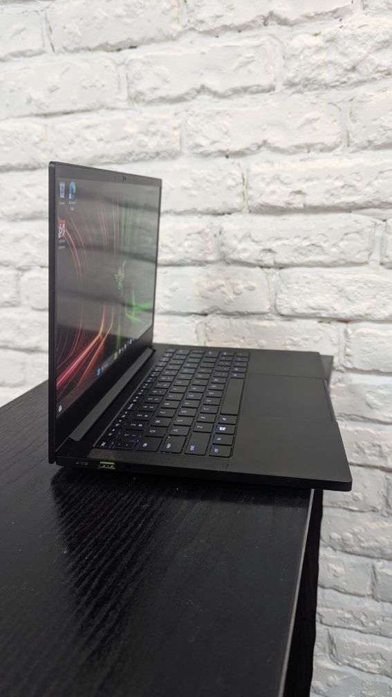 Razer blade stealth 13 2019 i7 8Gb 256Gb 13" Full hd IPS RGB