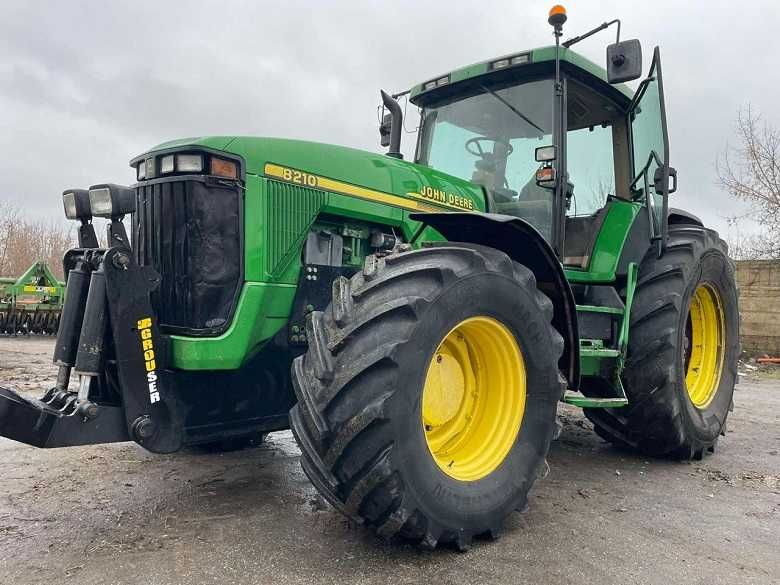 Трактор John Deere 8210 (2001р.в.) Потужн: 230к.с. Напрац, (м.ч.)1900