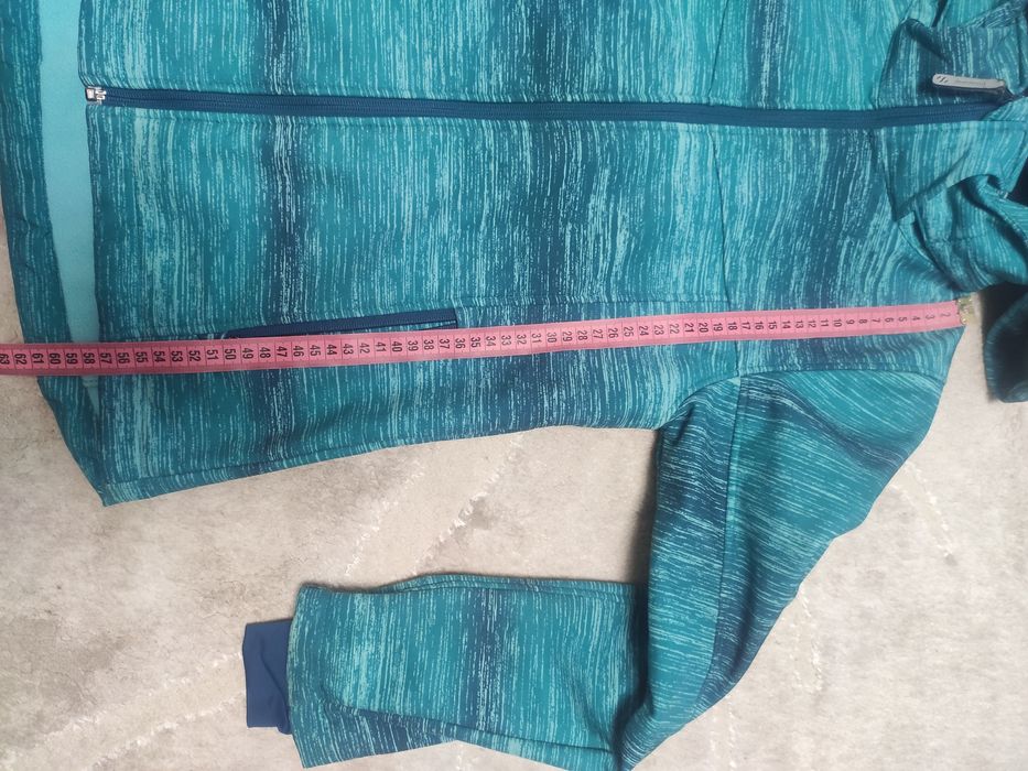 Демісезонна жіноча куртка