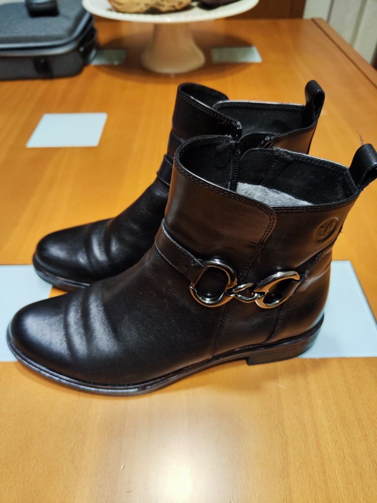 Botas Caprice com pouco uso