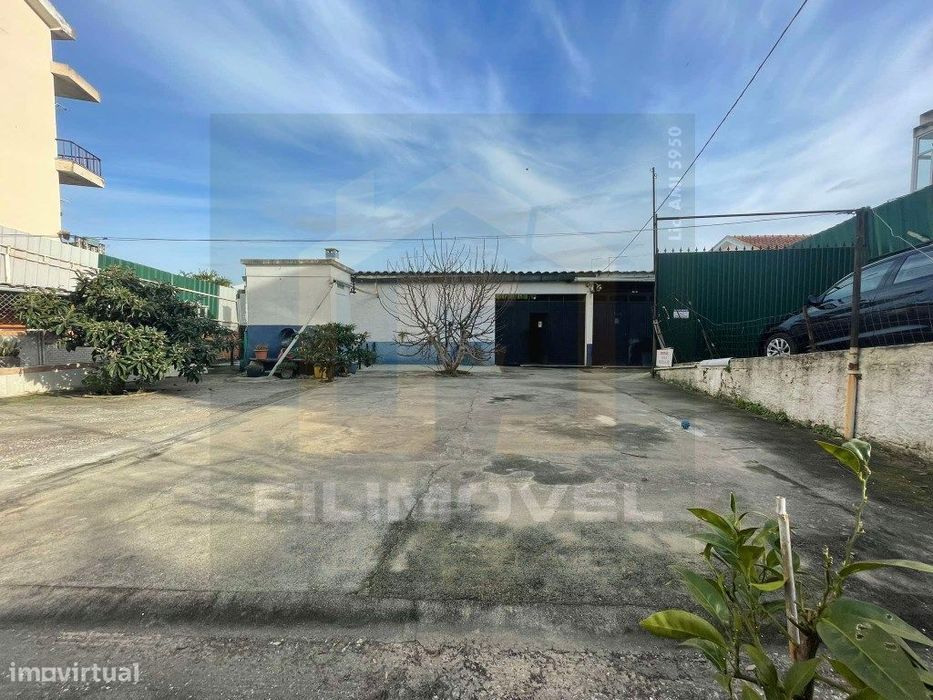Armazém para venda em Santarém