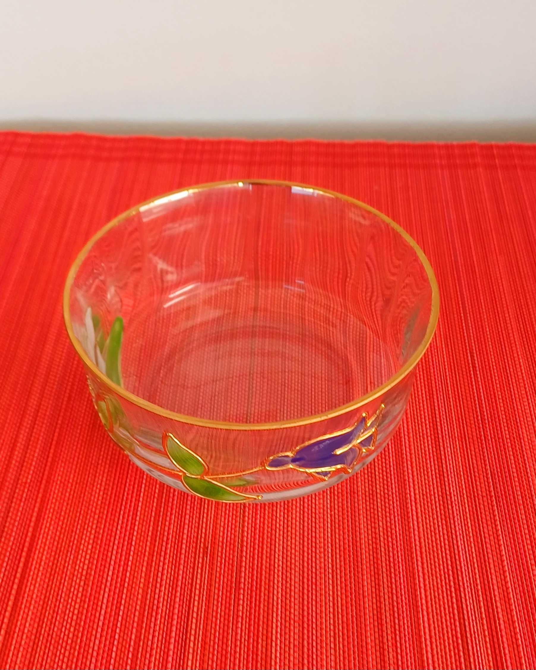 Taça vidro pintada à mão com flores em relevo