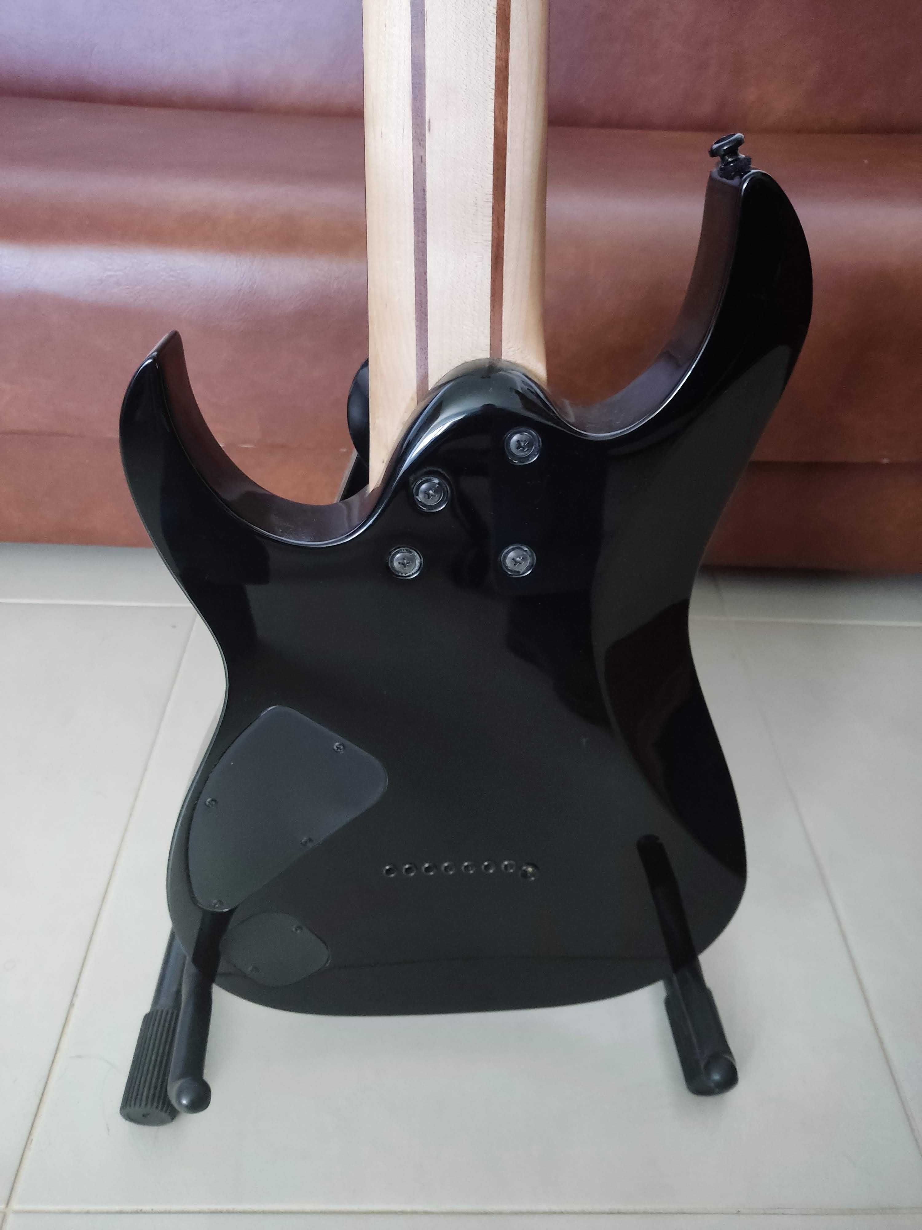Ibanez RG8 8 cordas