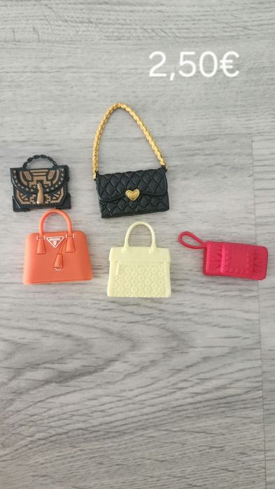 Carteiras Barbie e outras