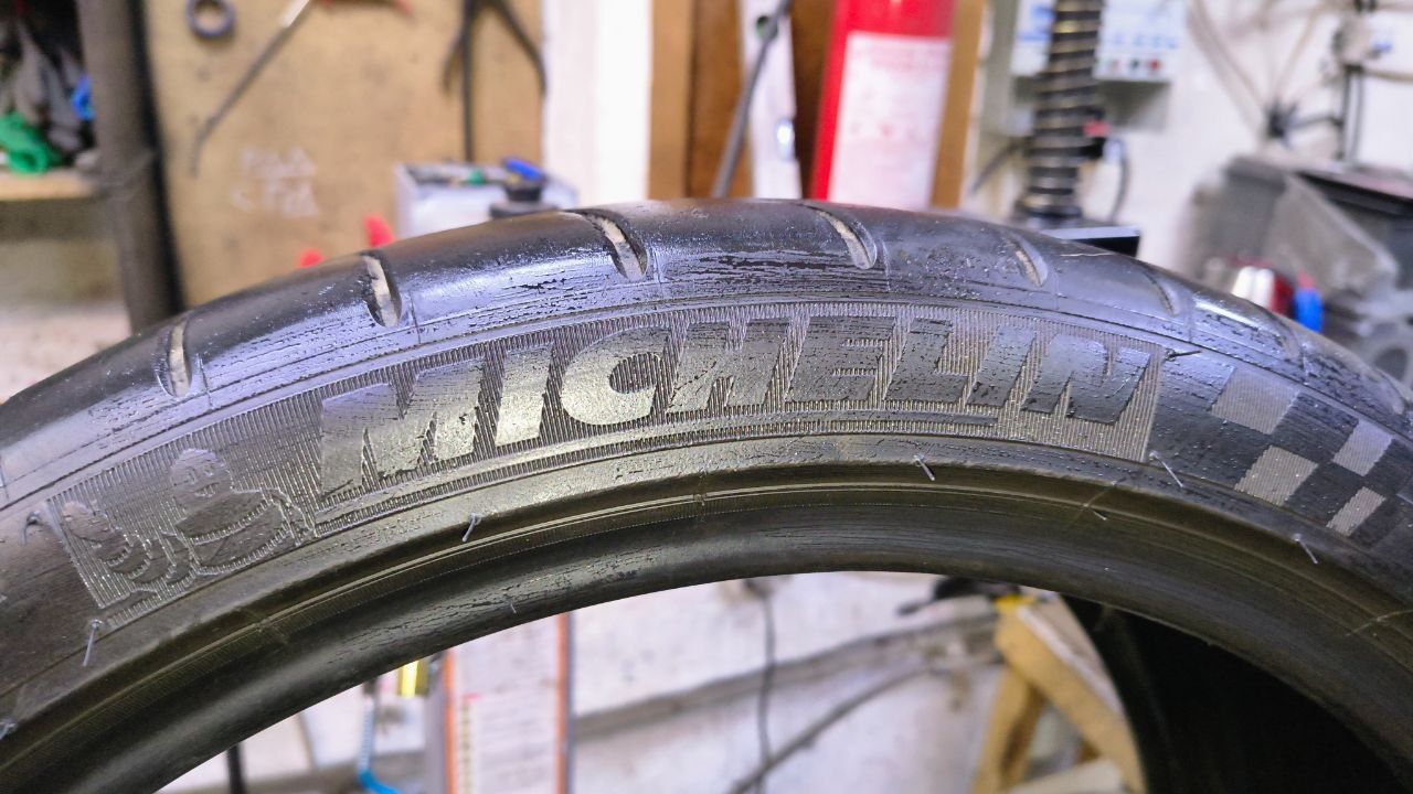 Пара літніх шин Michelin Pilot Super Sport 245/35 R19 2023