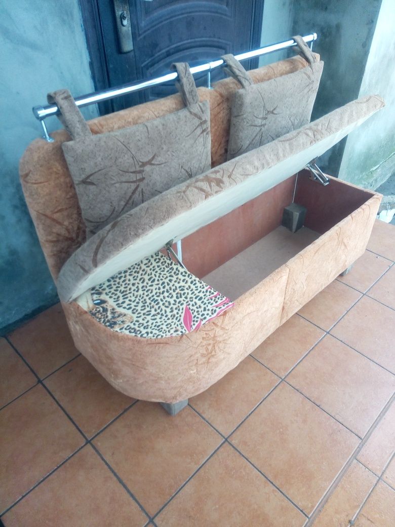 Лавка у прохожу або на кухню. 1,20м.