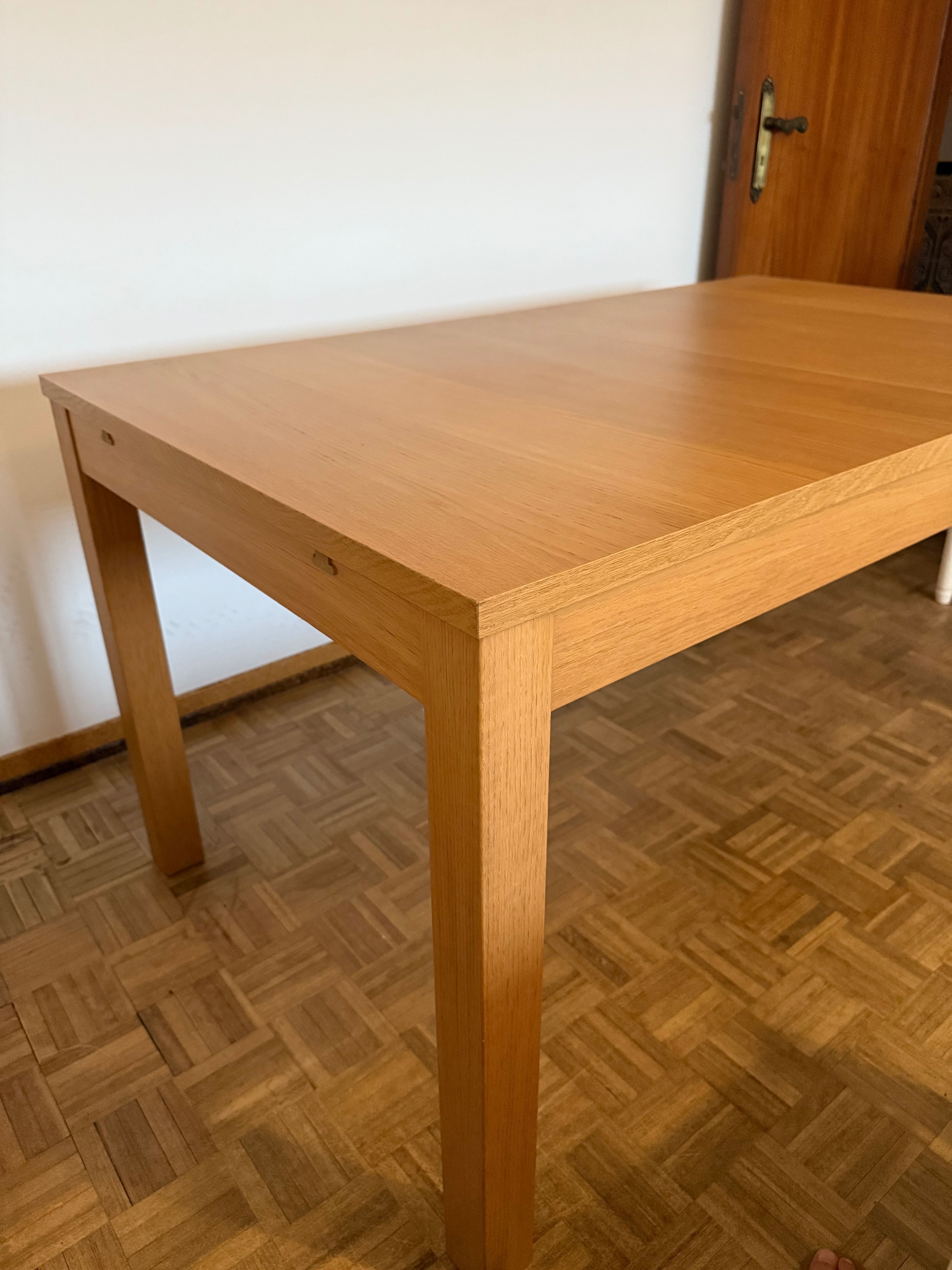 Mesa extensível Ikea em chapa de carvalho