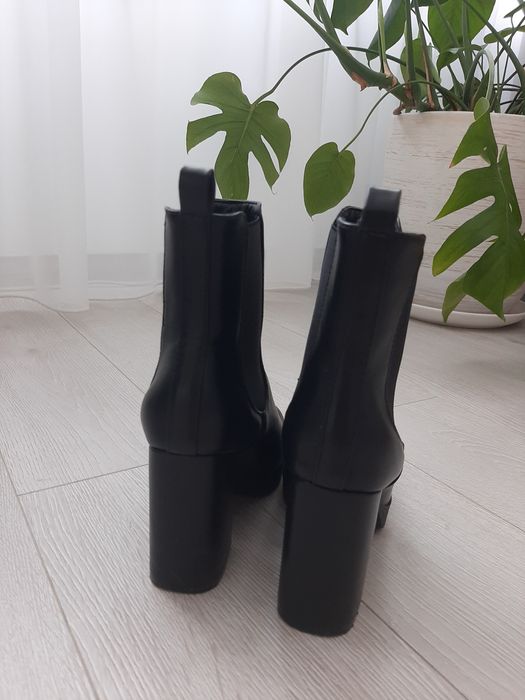 Botki czarne Jenny Fairy na słupku