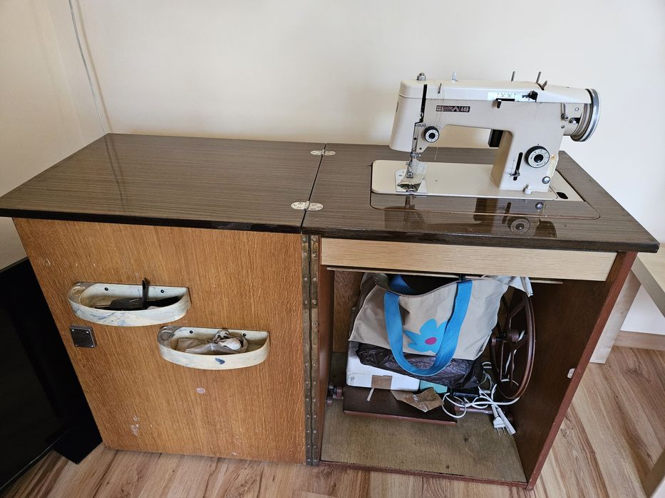 Maszyna do szycia z szafką Łucznik elektryczna