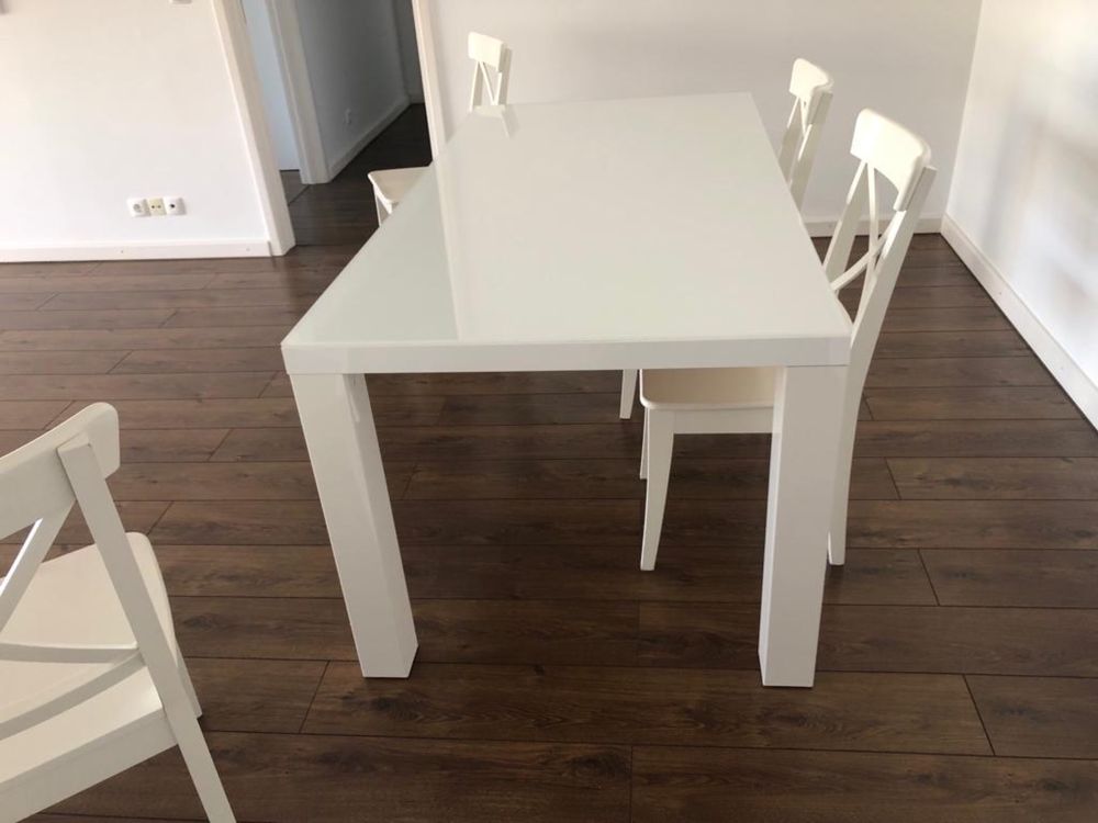 Conjunto 4 cadeiras e 1 mesa (branco)