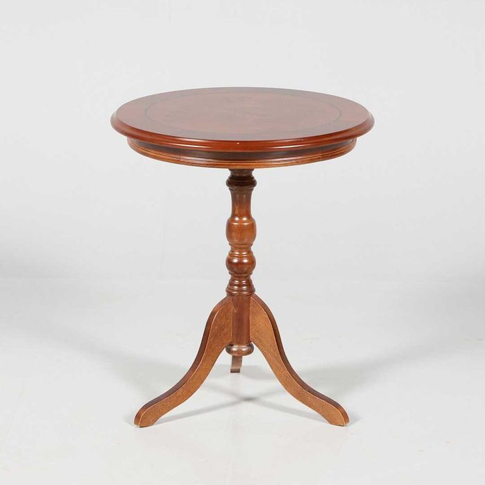 Zestaw mebli dwa krzesła plus jeden stoliki