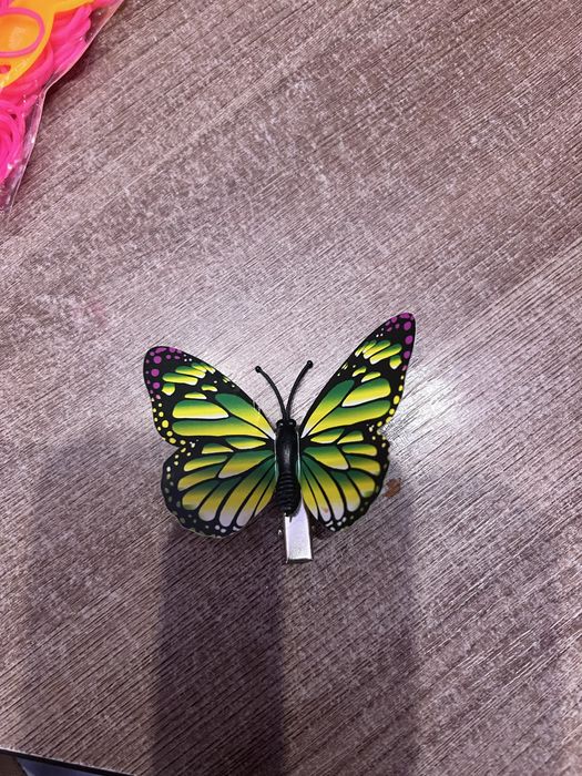 заколка с бабочкой