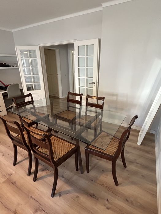 Mesa de Vidro com pés de Madeira e 6 Cadeiras