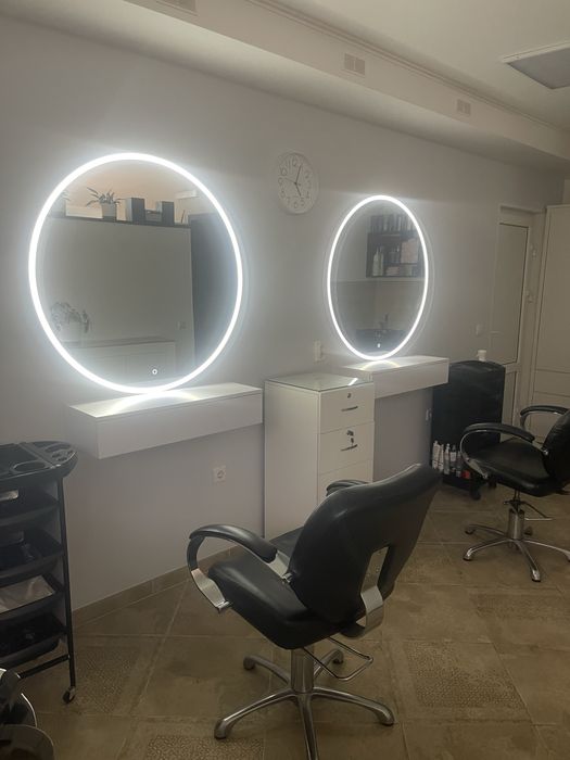 Здається робоче місце для перукаря